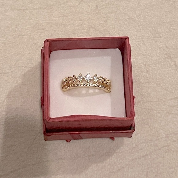 New Gold Plated S425 Queen / Princess Crown Simulated White Sapphire Ring Size 7 - Picture 1 of 8